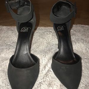 Black heels size 8